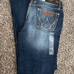 New Wrangler Retro Mae Mid-Rise Jeans