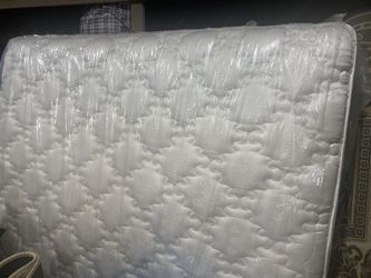 Colchón  Cueen Muy Buenas Condiciones 