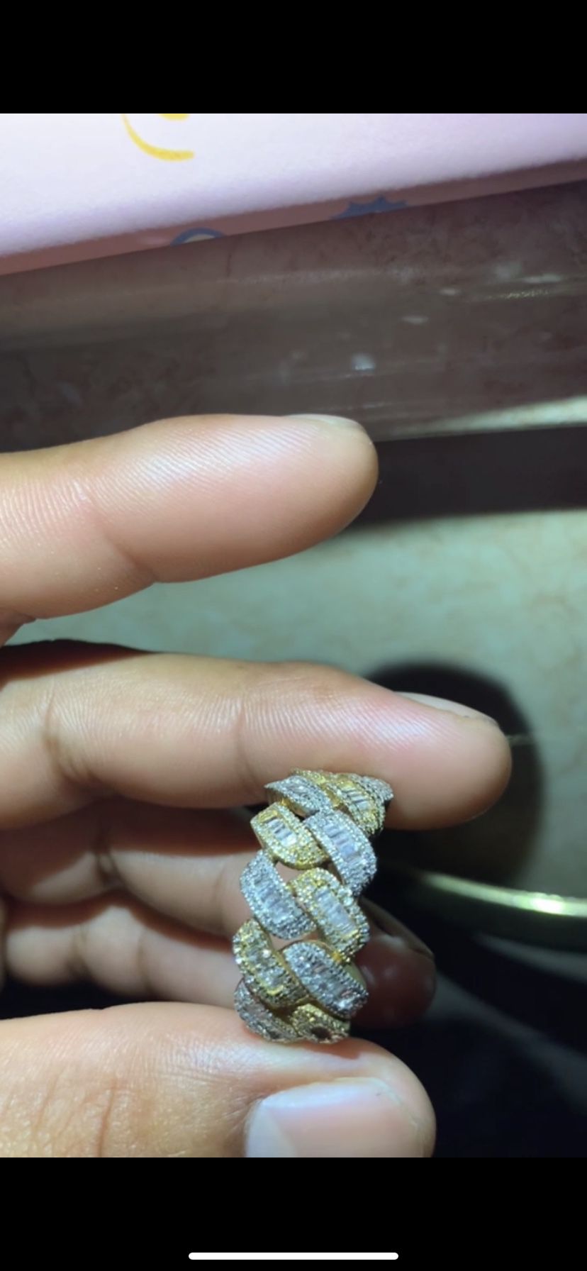 10K 1.04VVS Round / Baguettes Diamonds  .    Ring Size : 10