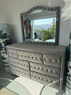 Glam Tufted Velvet Dresser with Mirror