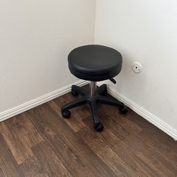 Rolling stool