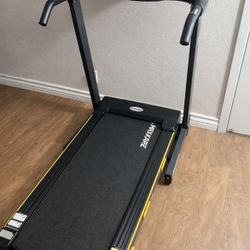 MAXKARE Folding Treadmill – Excellent Condition