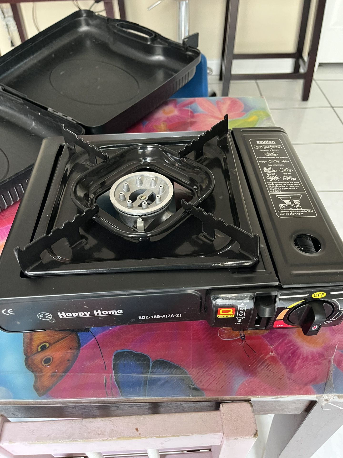 New gas stove with its camping manual, very easy to transport. See photos. Measures 13x10 inches.