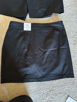 New women  Sz 14 black skort mid rise