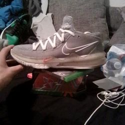 LeBron Deadstock Nikes Size 10 N A Half 