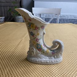 Beautiful Vintage Cornicopia Vase Marked 9559 on Bottom