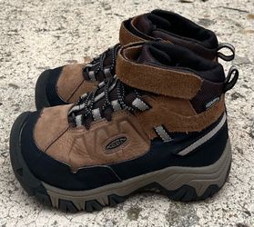 LITTKE KIDS KEEN HIKING BOOTS