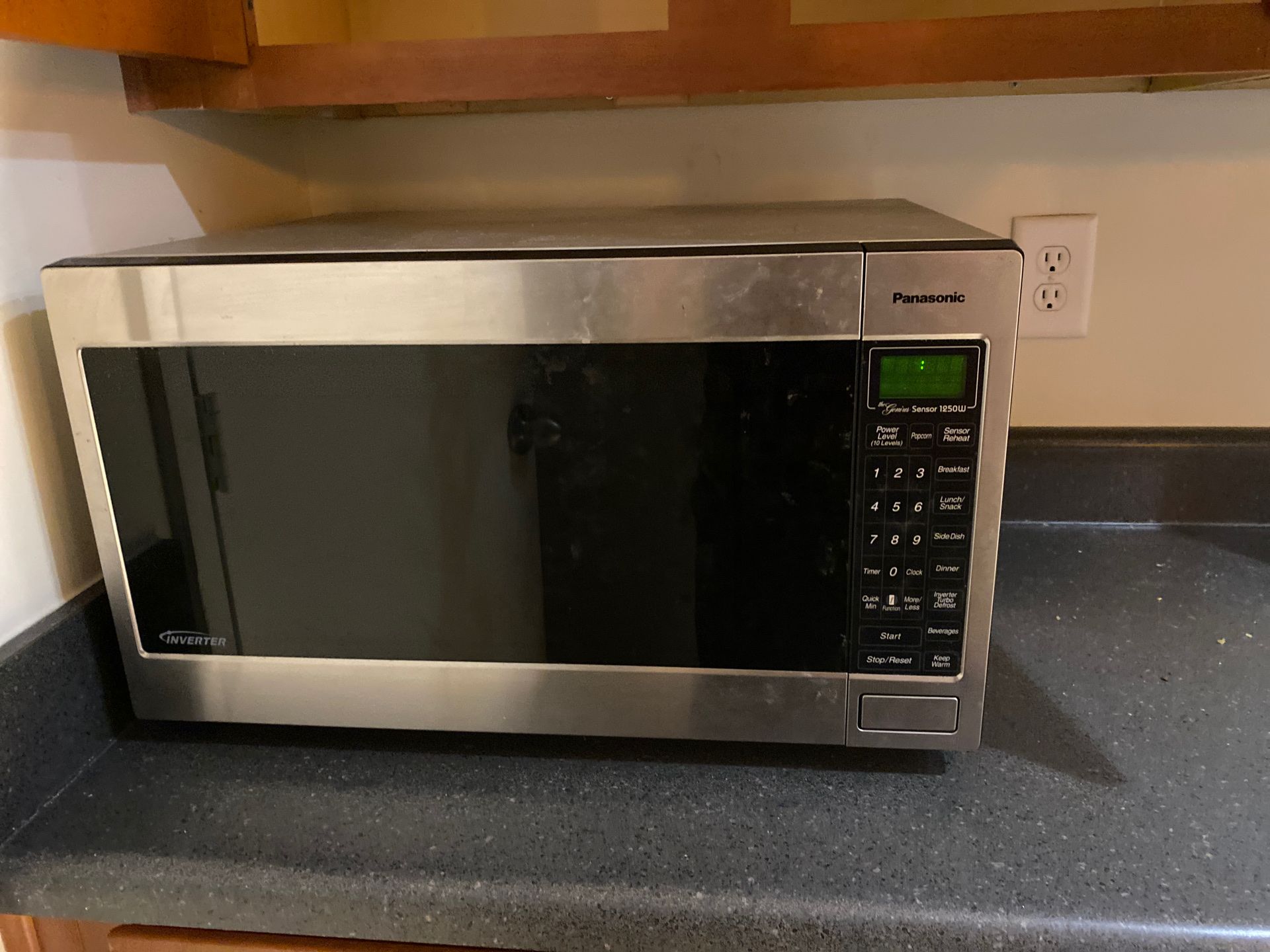 Working large Panasonic microwave