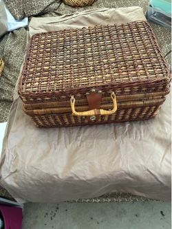 Wicker picnic basket