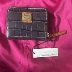 Dooney And Bourke Wallet 