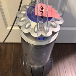 Dyson ball vacuum used still works great just not roller