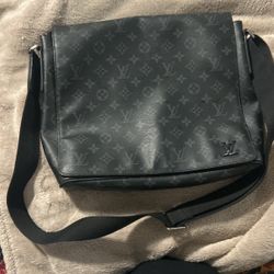 Louis Vuitton Messenger Bag