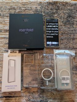 Motorola Razr fold 2026 lily white like new with box&cases