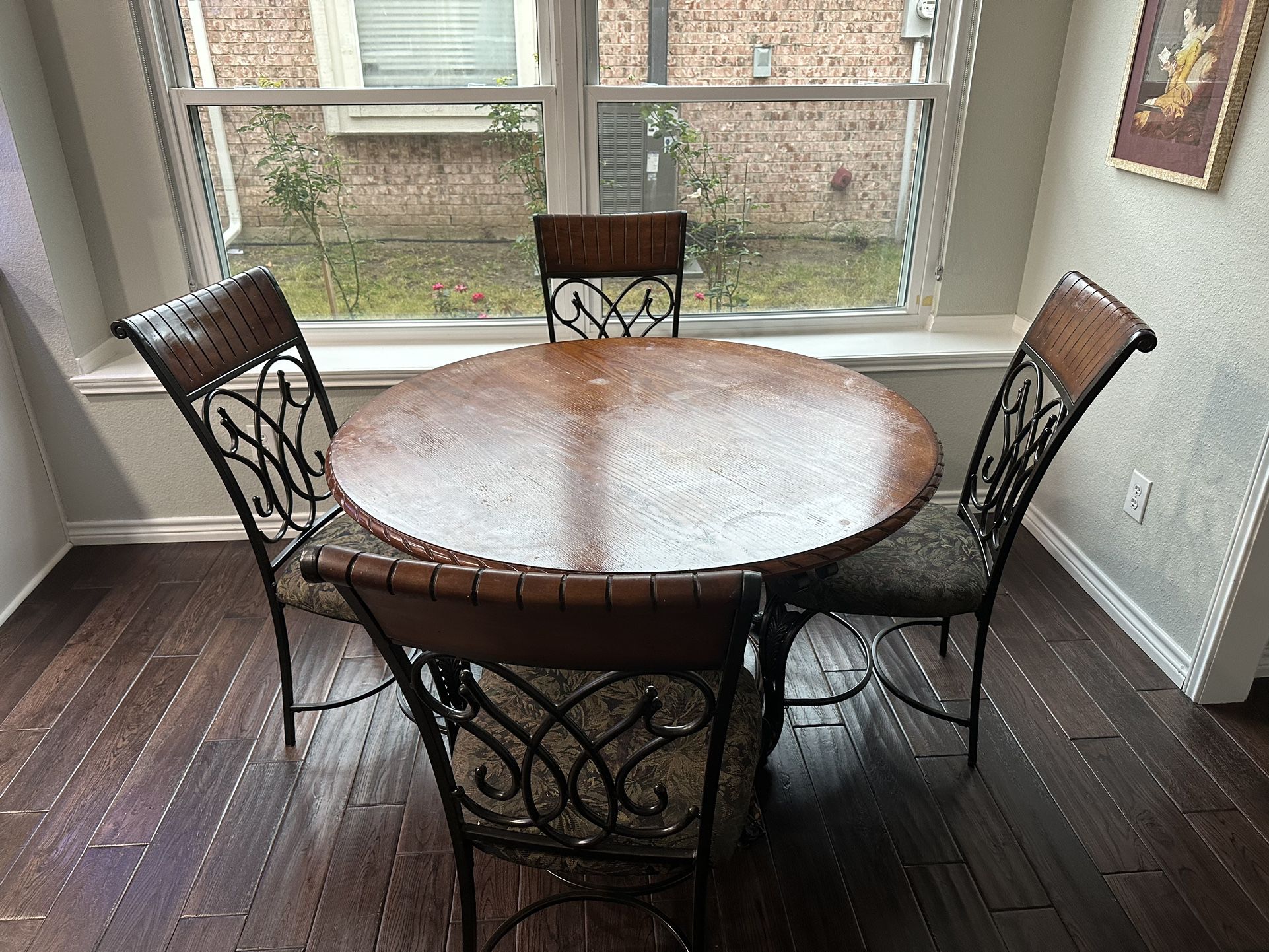 Breakfast Table  Plus 4 Chairs  Like New