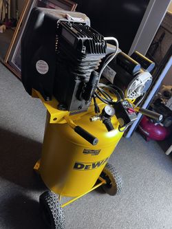 30 G DEWALT Upright  Electrical Compressor
