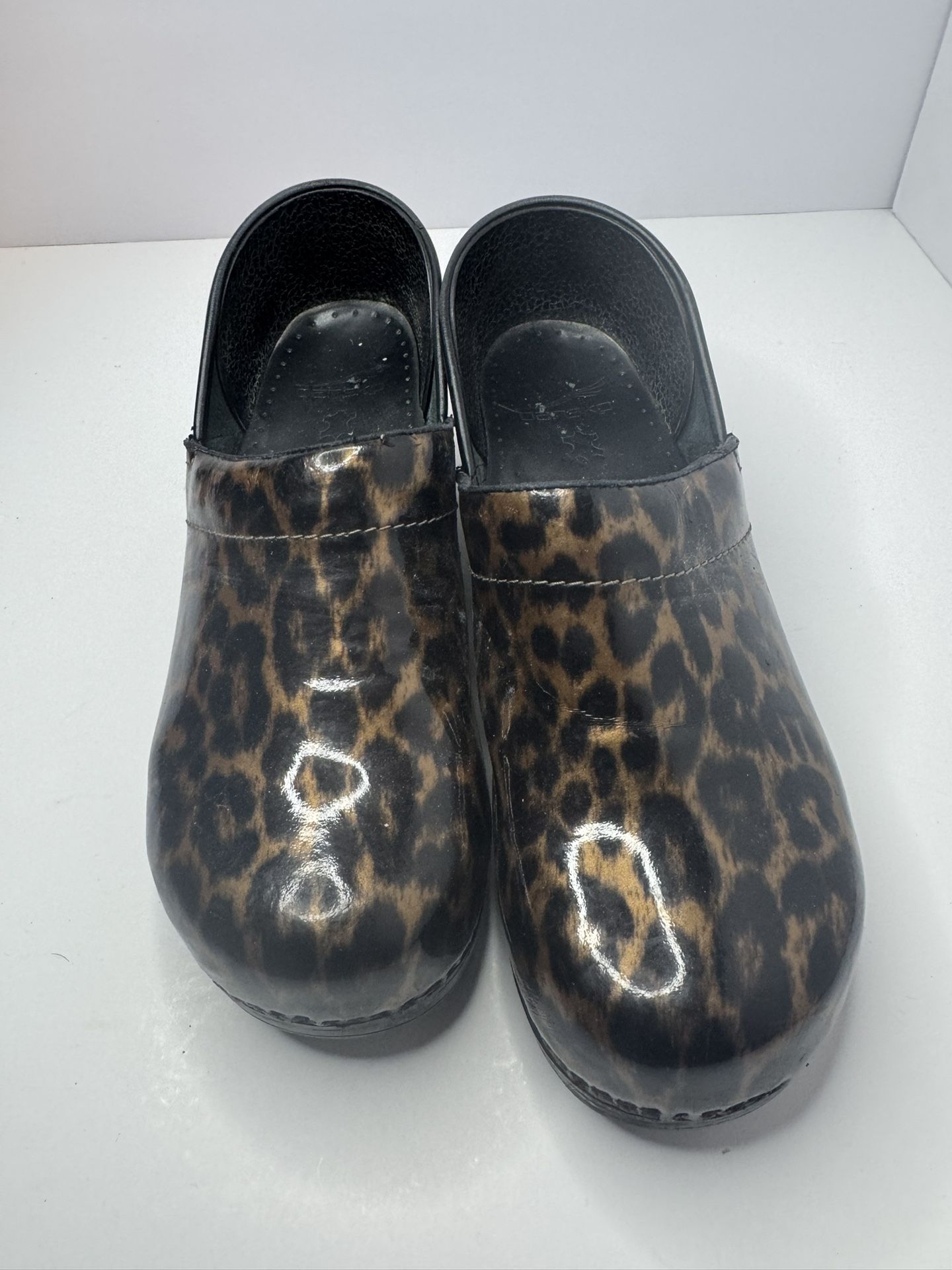 Dansko Patent Leather Leopard Print Clogs Size EU40 /US9-9.5 