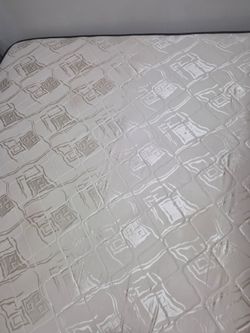 Queen matress