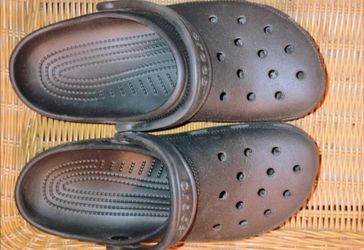 FIRM IN MERCED‼️CROCS WOMEN'S SIZE 10 MENS SIZE 8