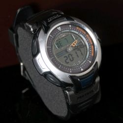Casio Pro Trek PRG-60 Solar Power Triple Sensor Watch Good Battery Fully working