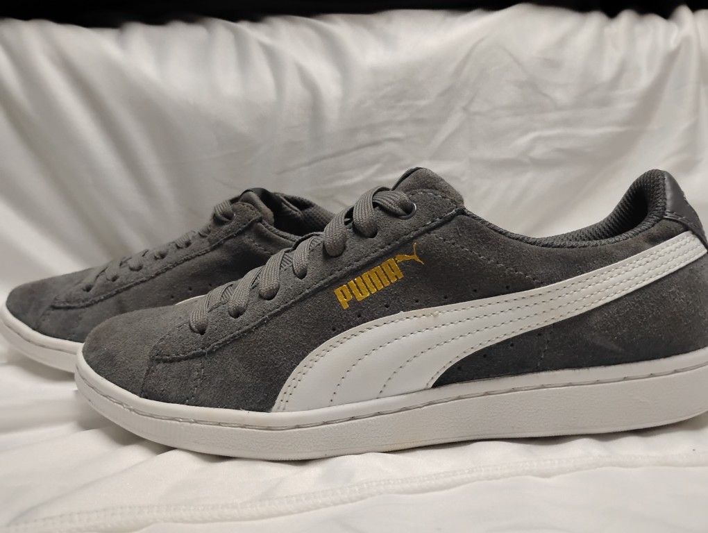 New Gray Suede Puma Size 6.5