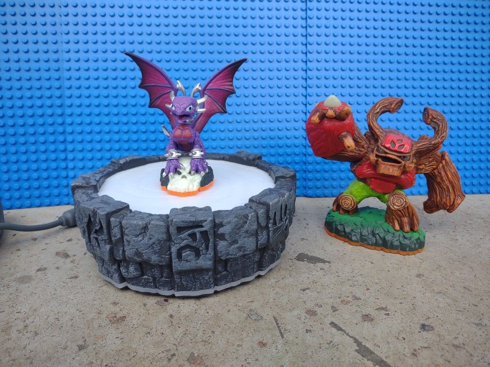 Skylanders Xbox 360 Portal, Tree Rex & Cynder Figures