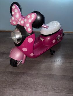 Minnie Mouse Kids Ride-On Scooter