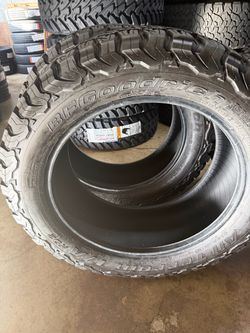 35/12.50r22 BFG KO2 tires. Set of 4 like new. 3800 miles on them