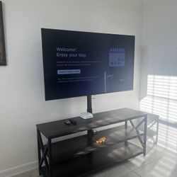 58' Hisense Roku Smart TV like new (set up for Airbnb)