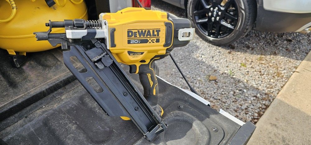 Dewalt 20-Volt 30 Degree Cordless Framing Nailer