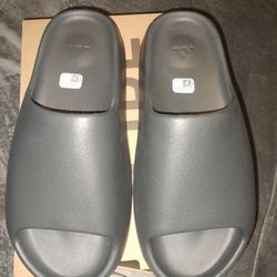 Yeezy Slide Dark Onyx