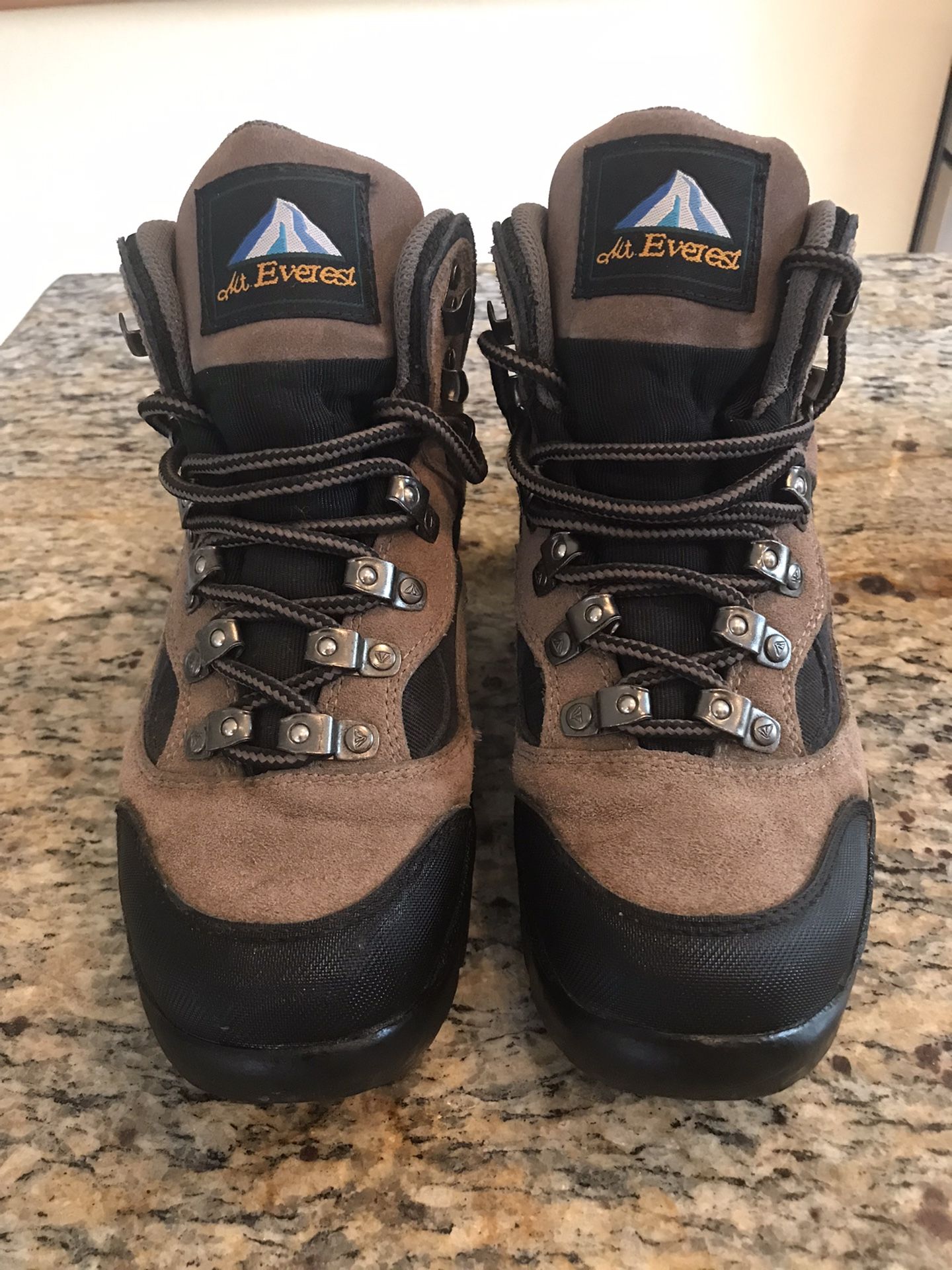 Mt Everest Hiking Boots Sz 5 men And 7 women Brown (contact info removed) Sierra Leather Nice