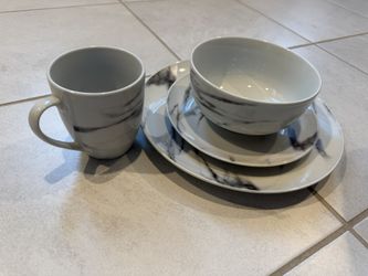 Brand New In Original Box Glass Dinner set Marble design- 16 piece