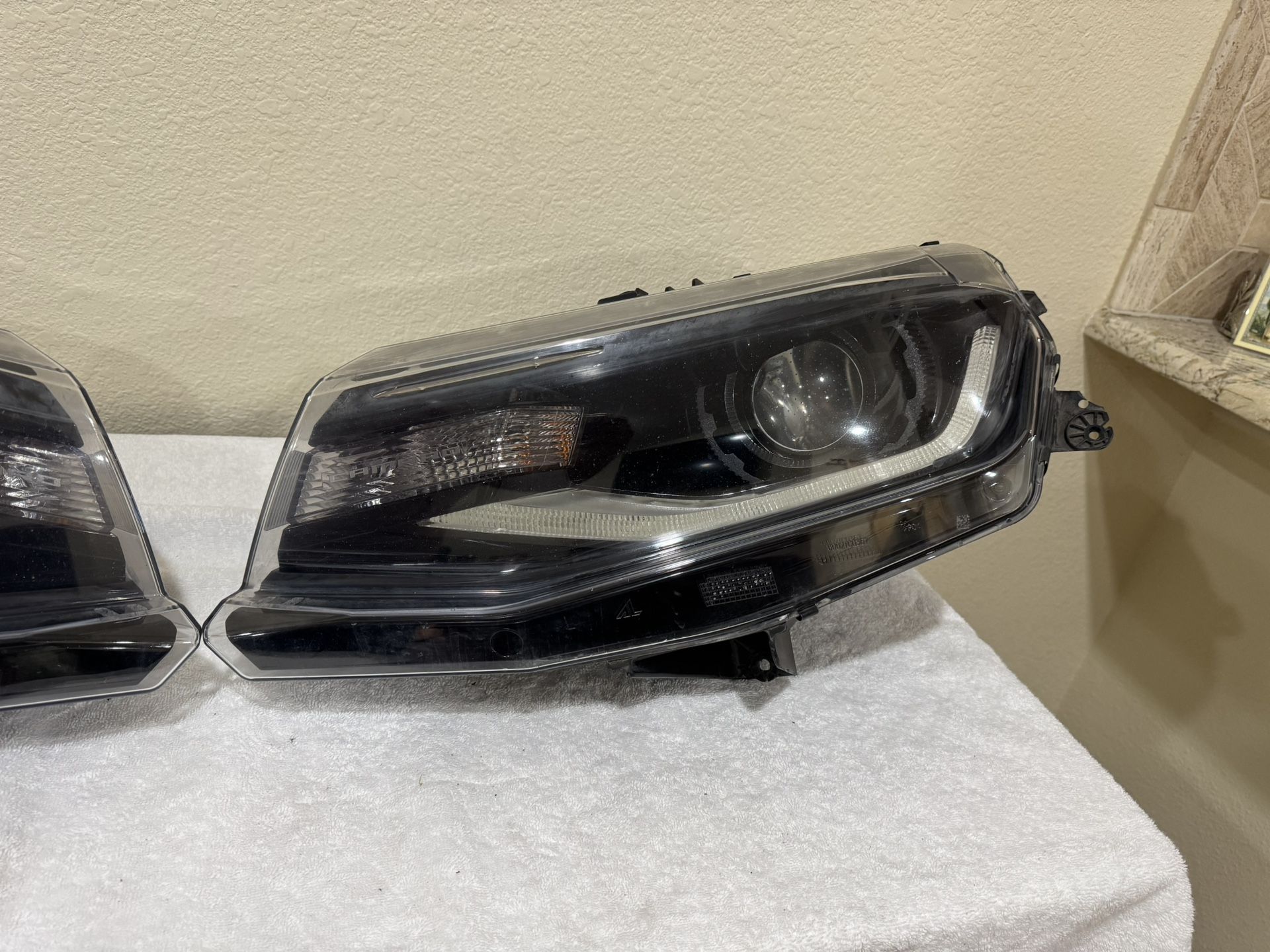 2016-2018 CHEVROLET CAMARO SS HEADLIGHT OEM