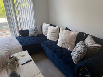 Living room 2 piece Sectional with pillows