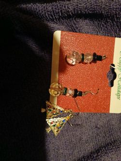 7 Pair Of Christmas Earrings 