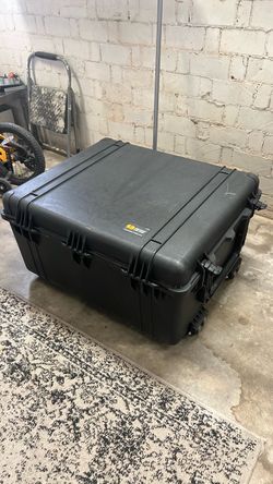Pelican 1690 Protector Large Hard Case with Wheels