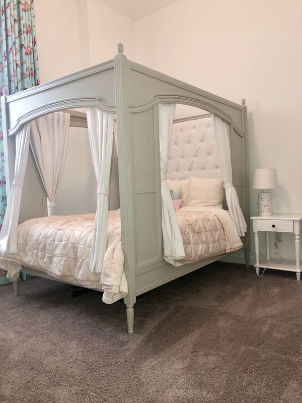 1 Set Pottery Barn Blythe Carriage Bed With Curtains Twin