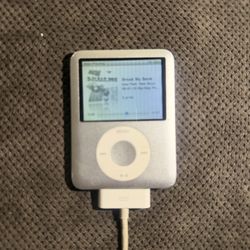 Apple iPod Nano 3rd Generation 4GB (read)