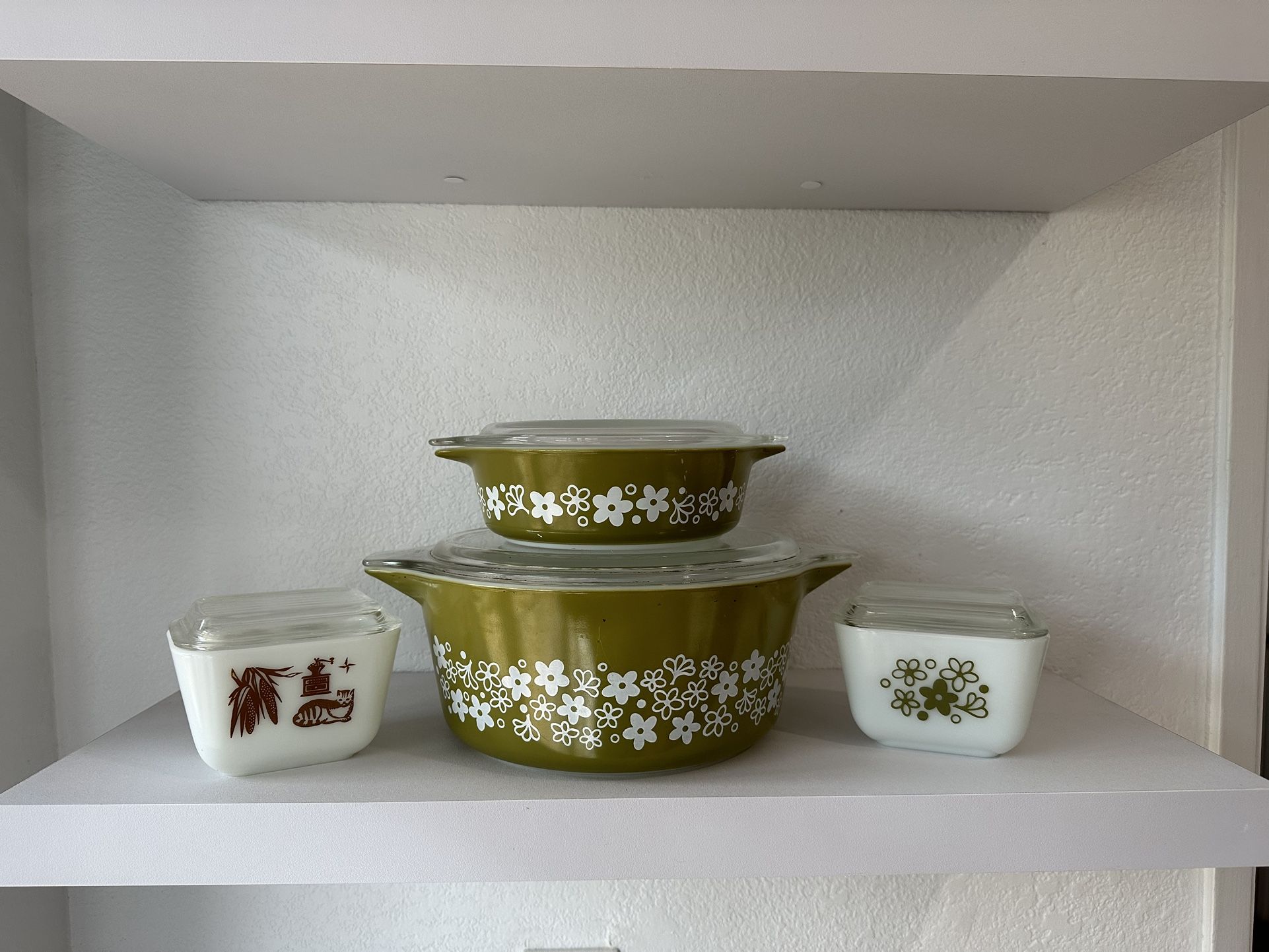 Lot of 4 Vintage Pyrex Dishes Spring Blossom