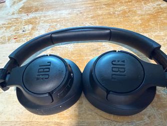 JBL Tune 710BT Bluetooth Wireless Headphones – Great Condition