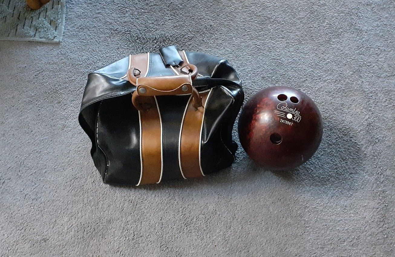 Vintage Retro Ajay Bowling Bag Columbia Bowling Ball Used Great Condition
