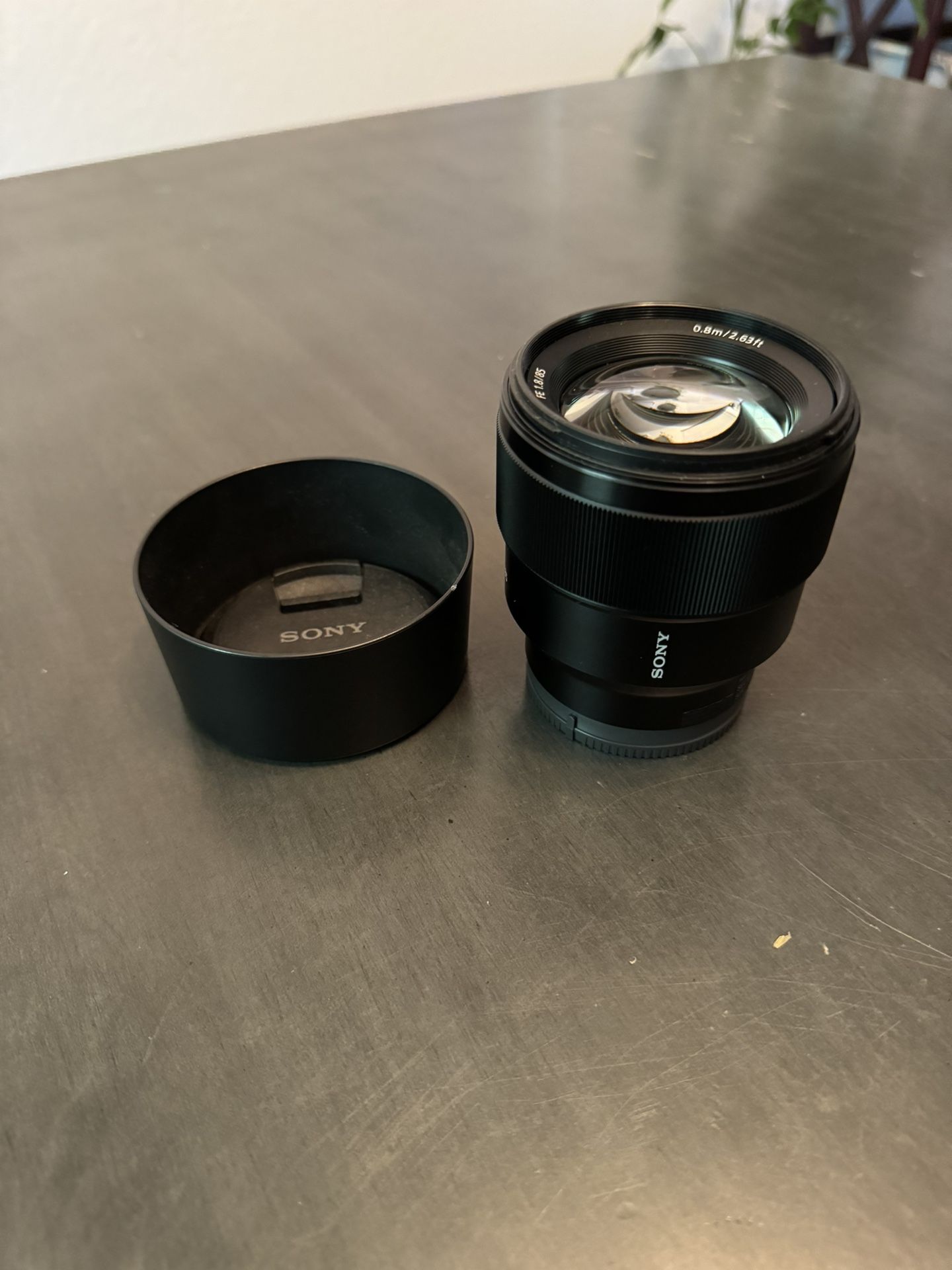 Sony FE 85mm f/1.8 Lens