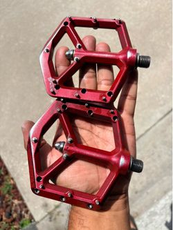 SPANK Spike Reboot Pedals. Forged Alloy Body is Shot peened and Anodized for Increased Durability