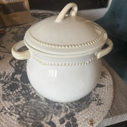 Princess House Pavillion  Bean Pot & Lid Ceramic Ivory Cream Color With Embossed Dots (used)