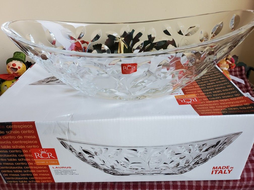 RCR LAURUS CRYSTAL CENTERPIECE BOWL.