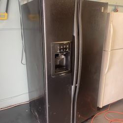 Ge Refrigerator Works Good 