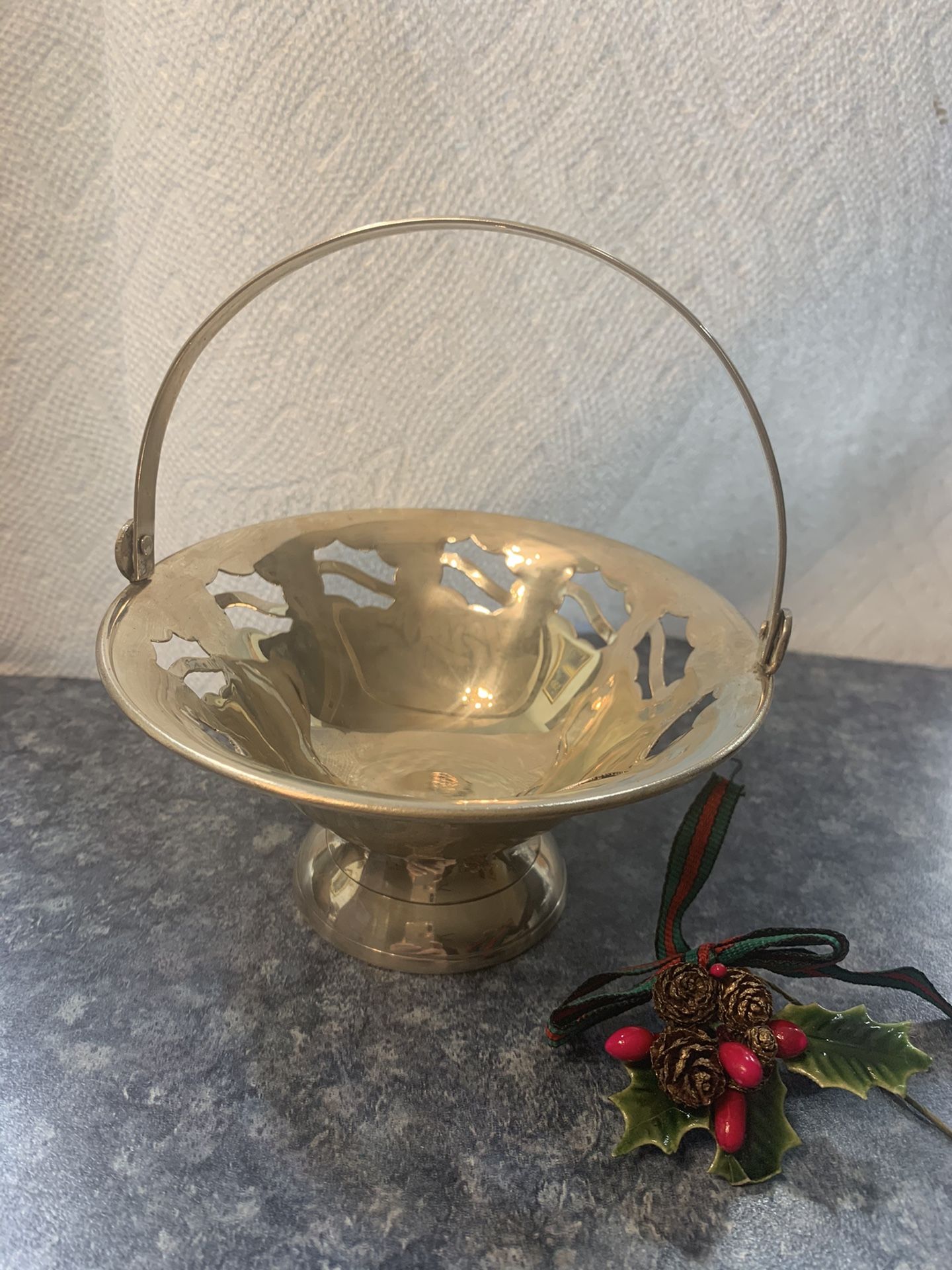 International Silver Co. Silverplated Basket 5 1/4” Diameter