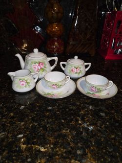 Nipping vintage mini Tea set