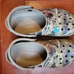 Crocs Size M6 And W8 Like New 