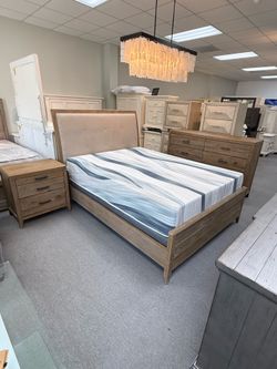 Queen bedroom set (FREE 24H DELIVERY AND SETUP)